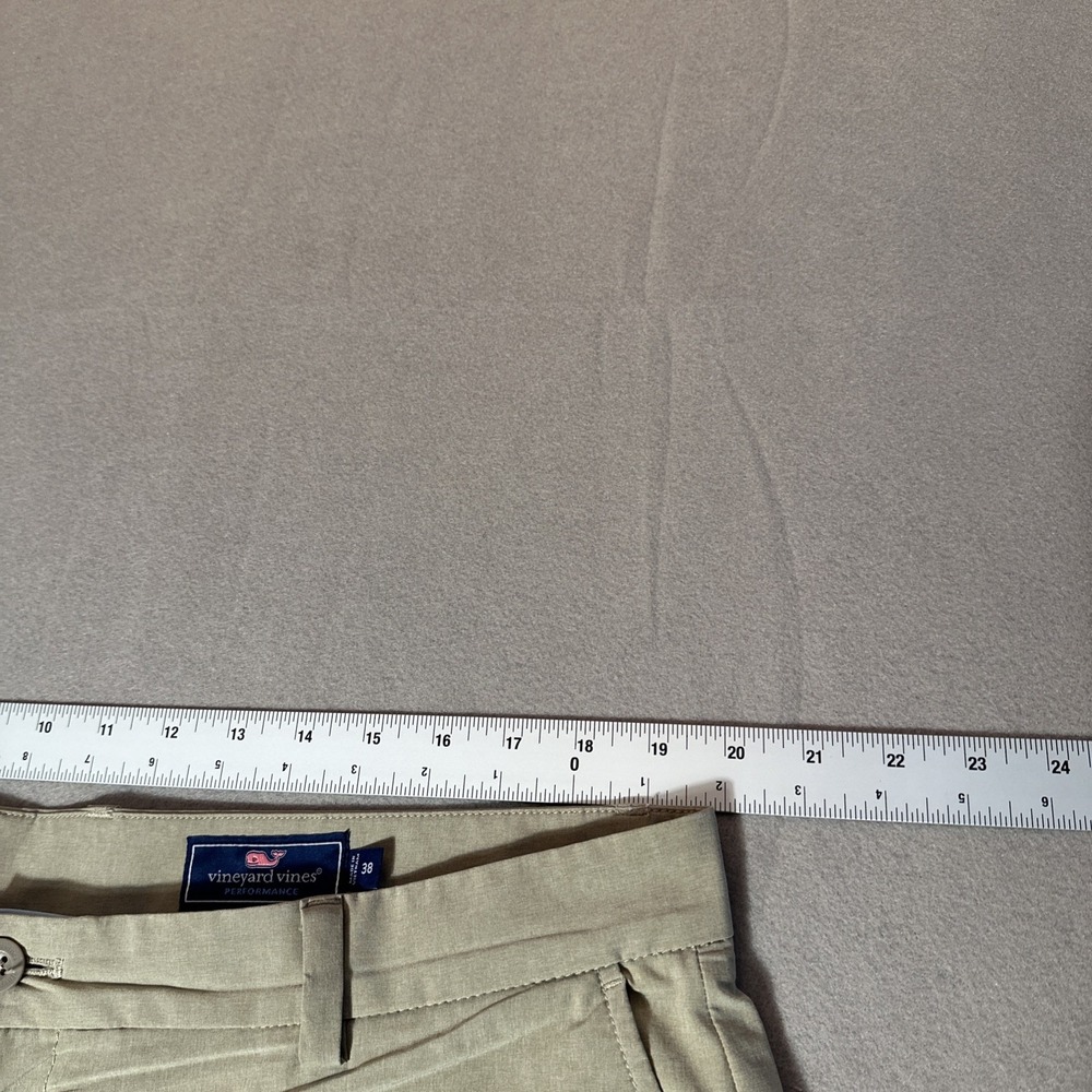 Vineyard Vines Khaki Beige Shorts, Size 38, Preppy Breaker Golf Performance - Picture 2 of 6